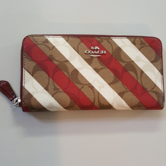 Coach Handbags - 🎉HP🎊Authentic Coach Accordion zip wallet in signature canvas